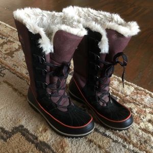 Sorel Women's Winter Boots - Black and Maroon